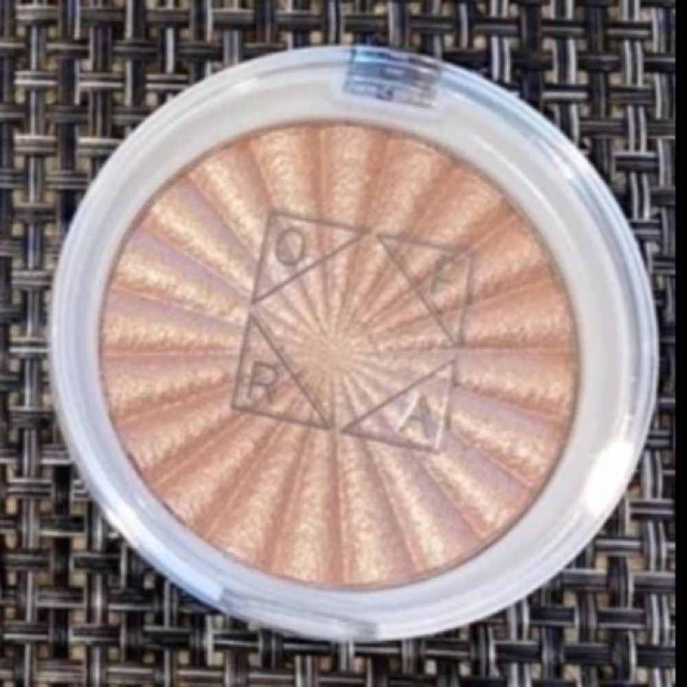 OFRA Cosmetics Highlighter